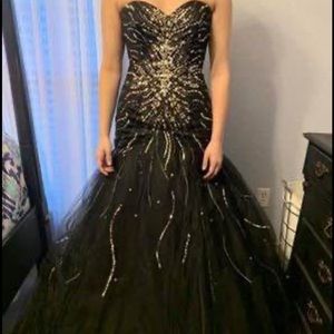 Mermaid Black Prom Dress w beading & corset back